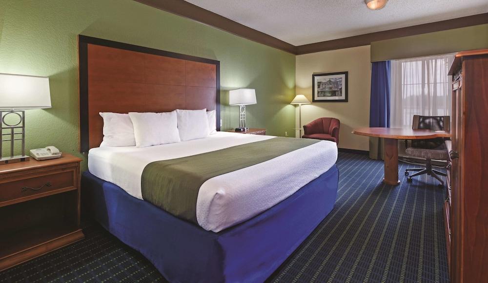 La Quinta By Wyndham Shawnee Hotell Eksteriør bilde