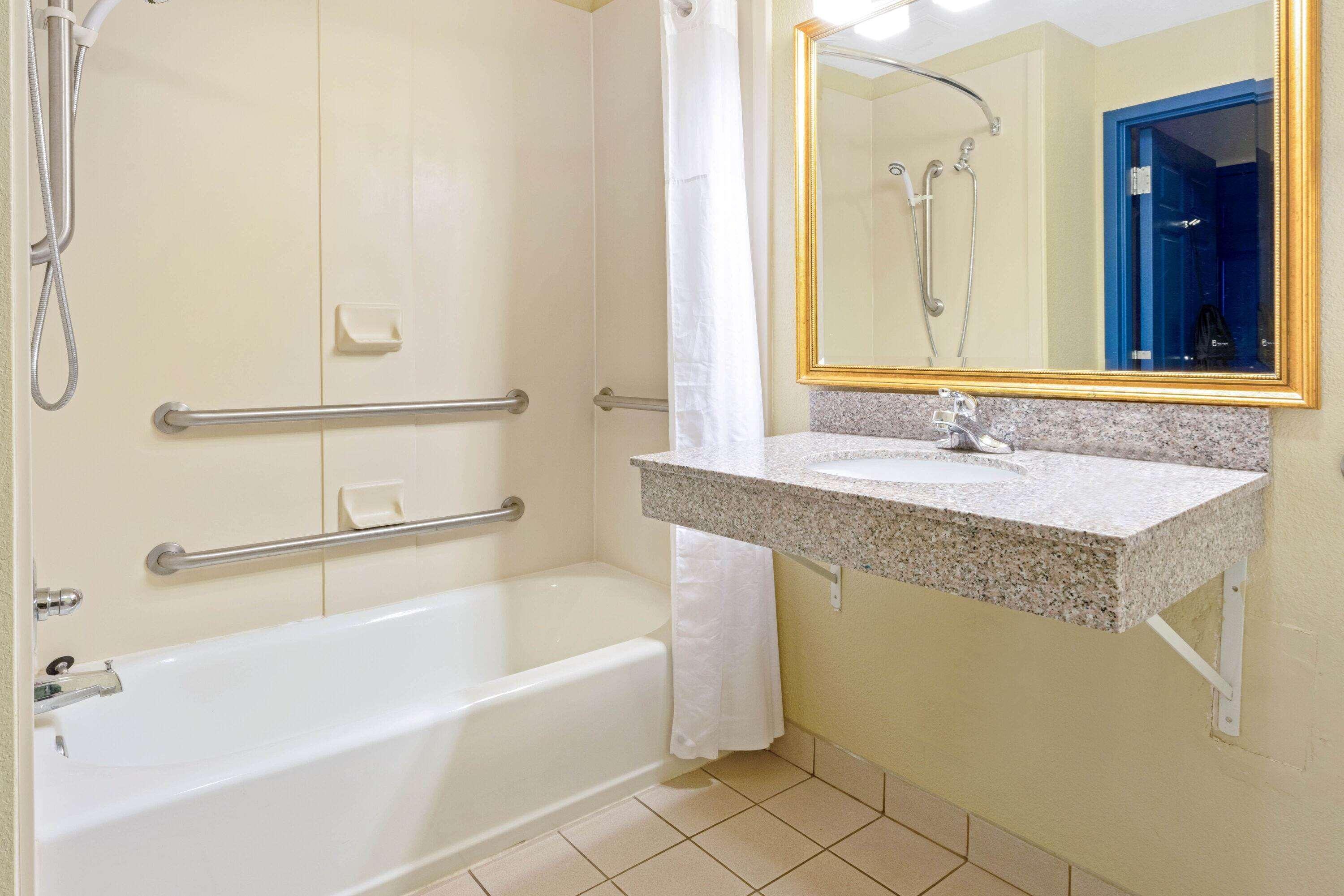 La Quinta By Wyndham Shawnee Hotell Eksteriør bilde