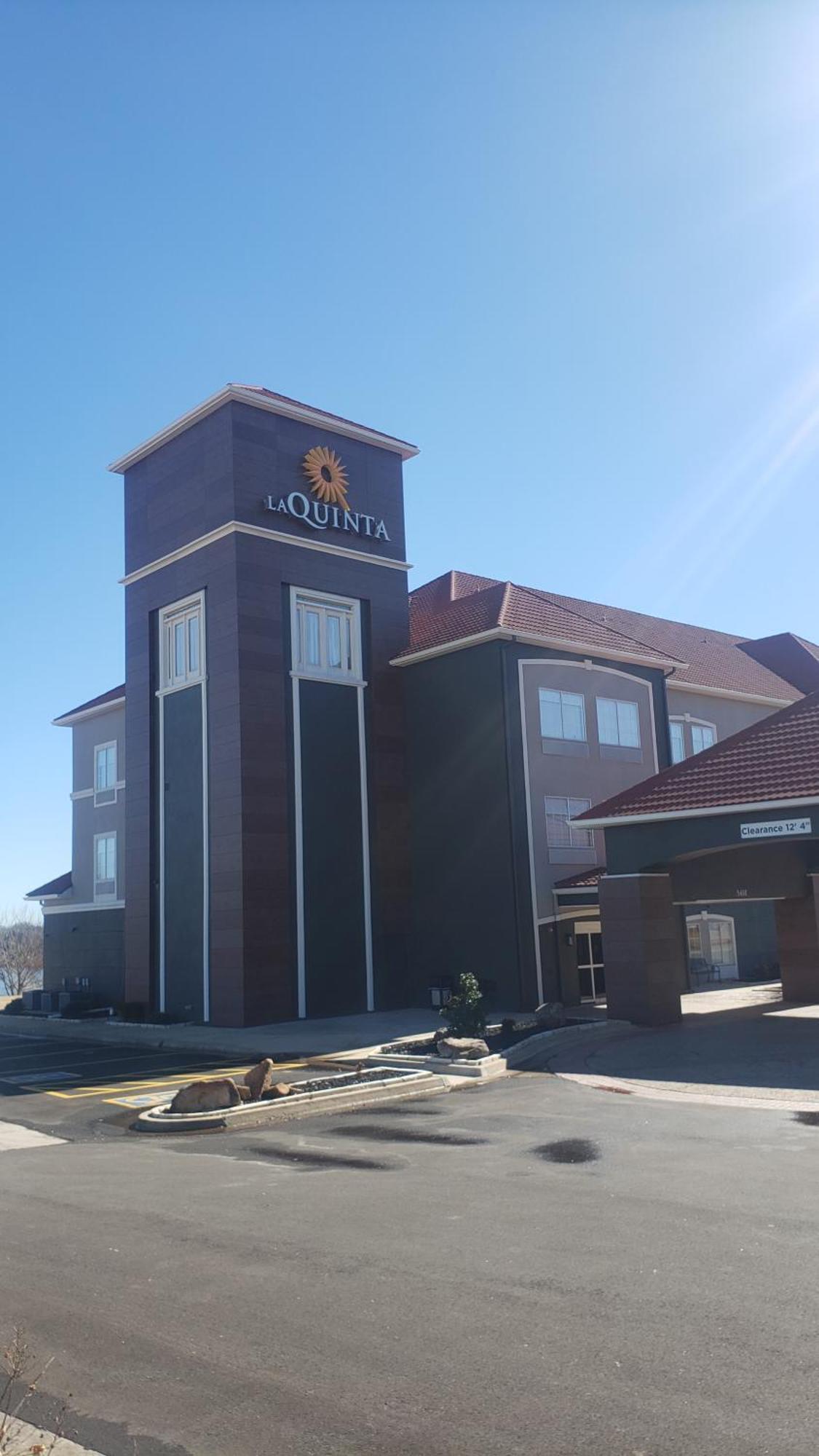La Quinta By Wyndham Shawnee Hotell Eksteriør bilde