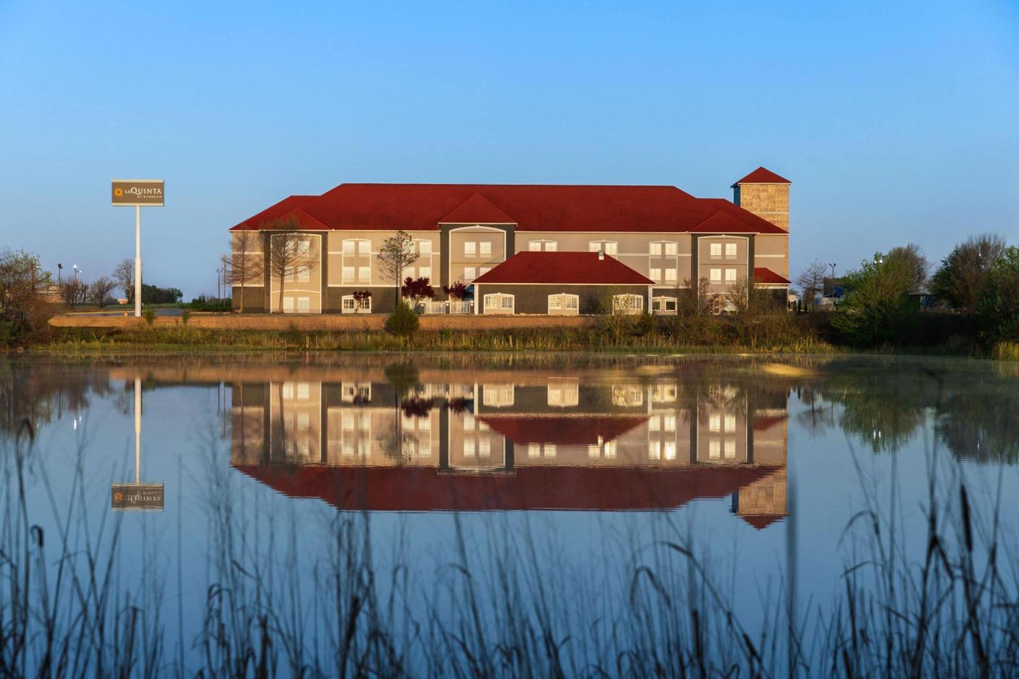 La Quinta By Wyndham Shawnee Hotell Eksteriør bilde